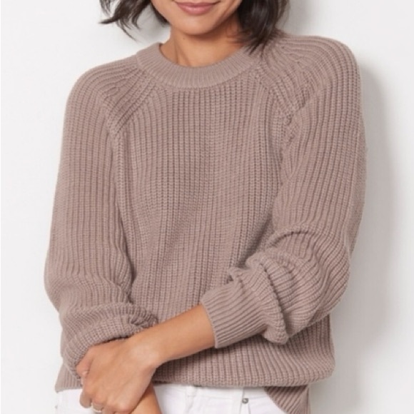 Evereve Sweaters - Evereve Ava Classic knit sweater